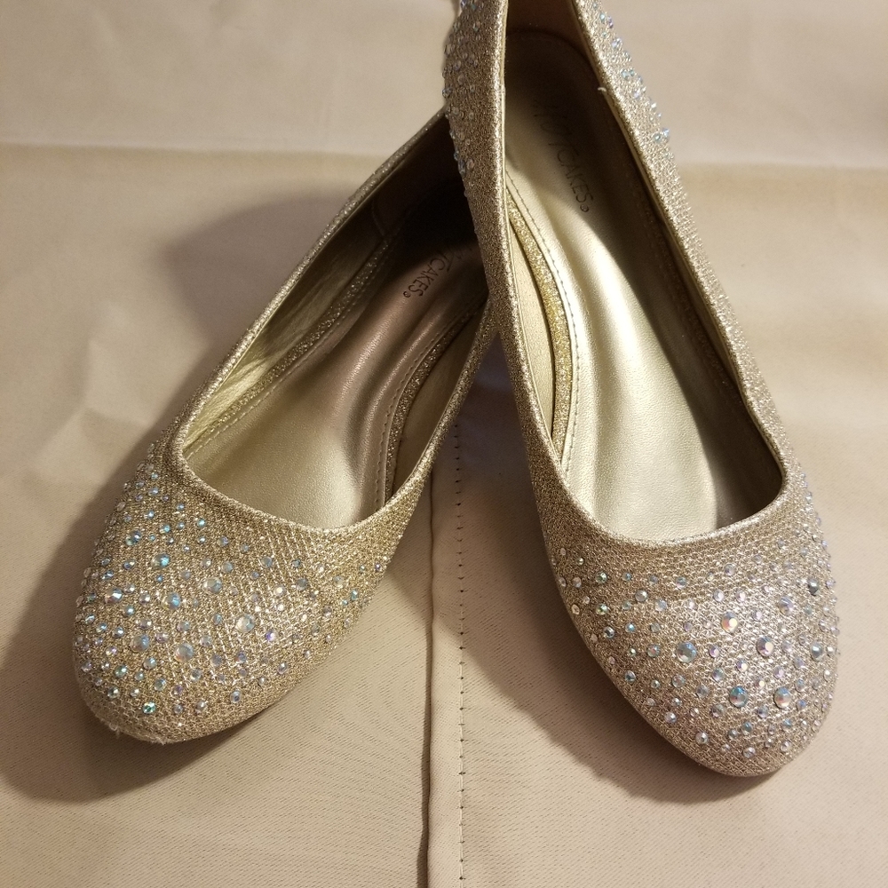 Hotcakes beige slide on flats with stones